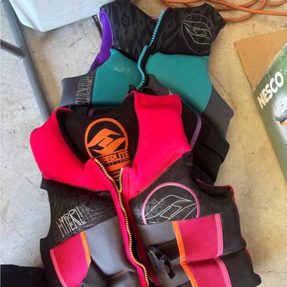 Hyperlite Life Jackets - bundle - Picture 1 of 7